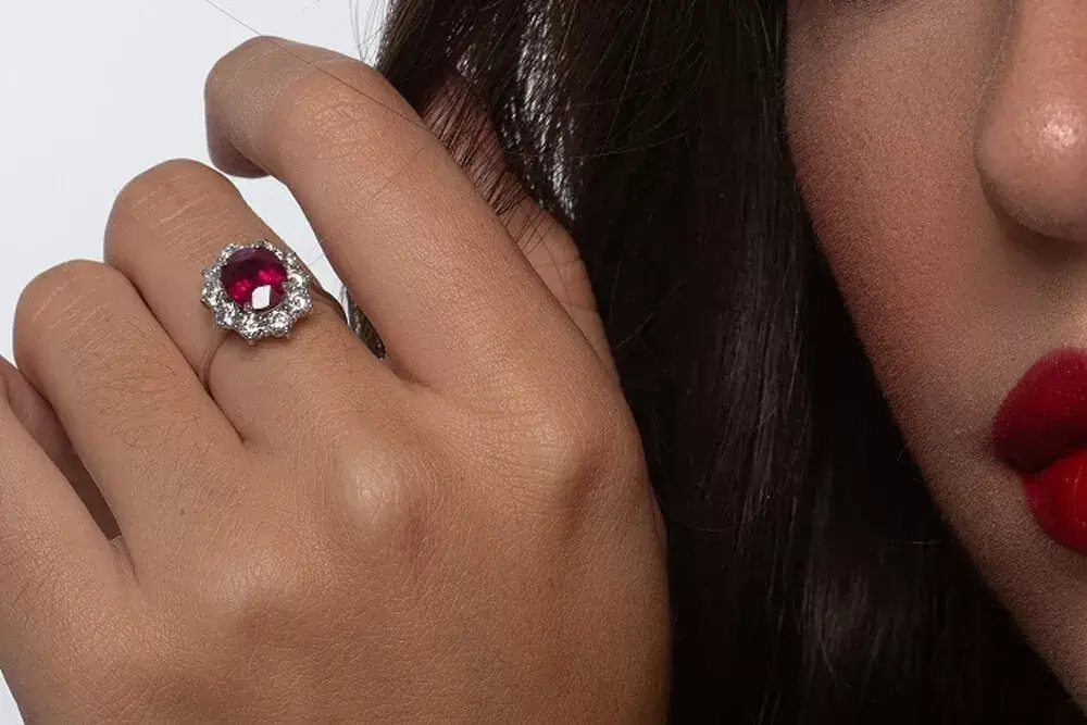 Verenički prsten sa dragim kamenom