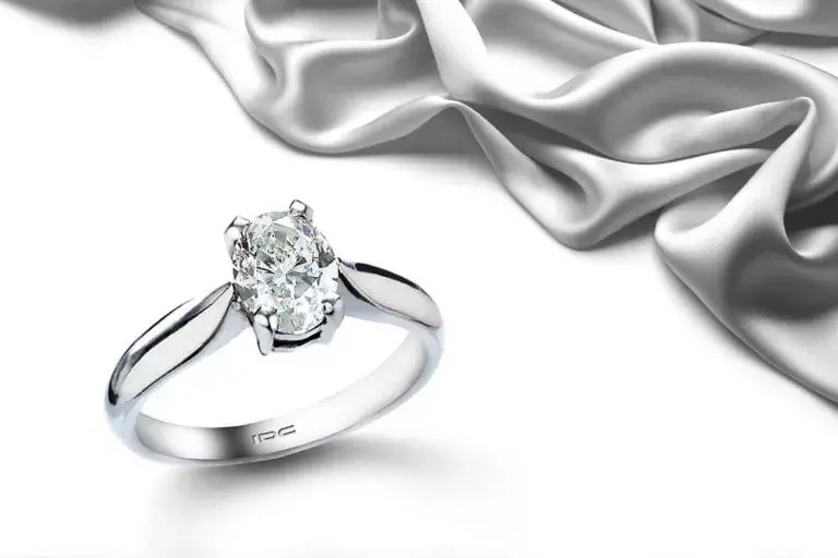 Dijamantski verenički prsten