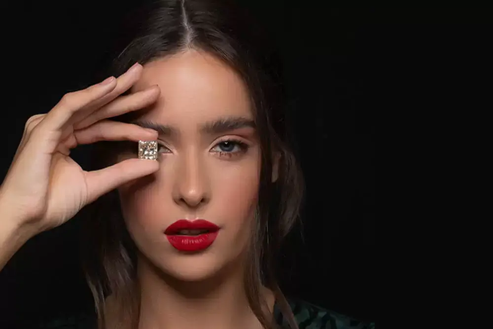 Verenički prsten sa dijamantom emerald reza