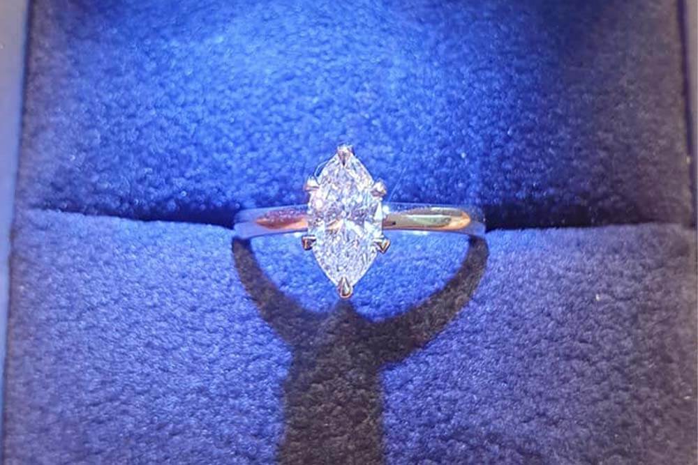 Verenički prsten sa dijamantom markiz reza