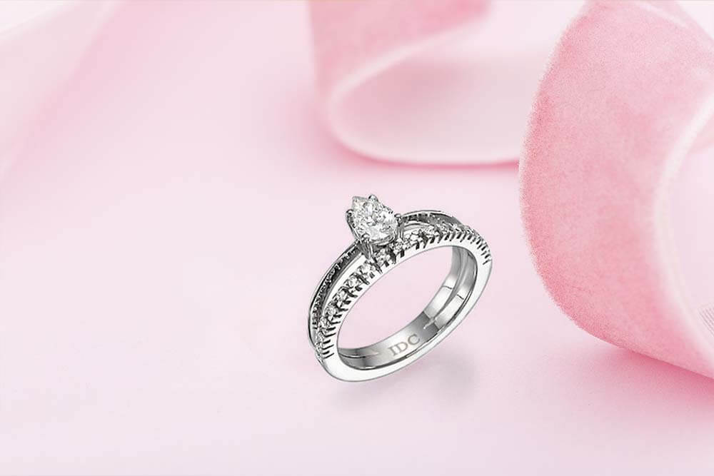 Verenički prsten sa dijamantom markiz reza