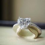 Verenički prsten sa dijamantom u obliku srca