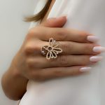 Prsten sa dijamantima u obliku cveta