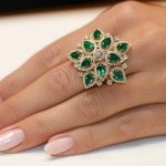 Nakit sa dragim kamenjem za proleće