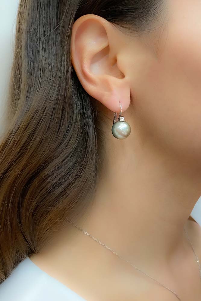 Nakit sa dijamantima i biserima