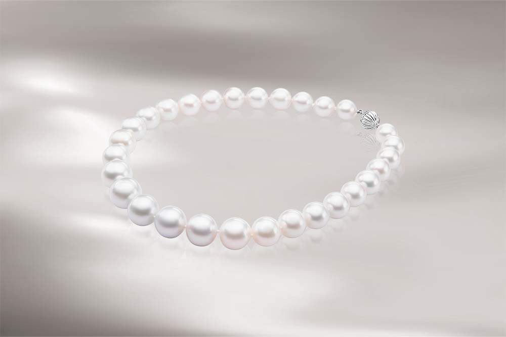 Nakit sa dijamantima i biserima