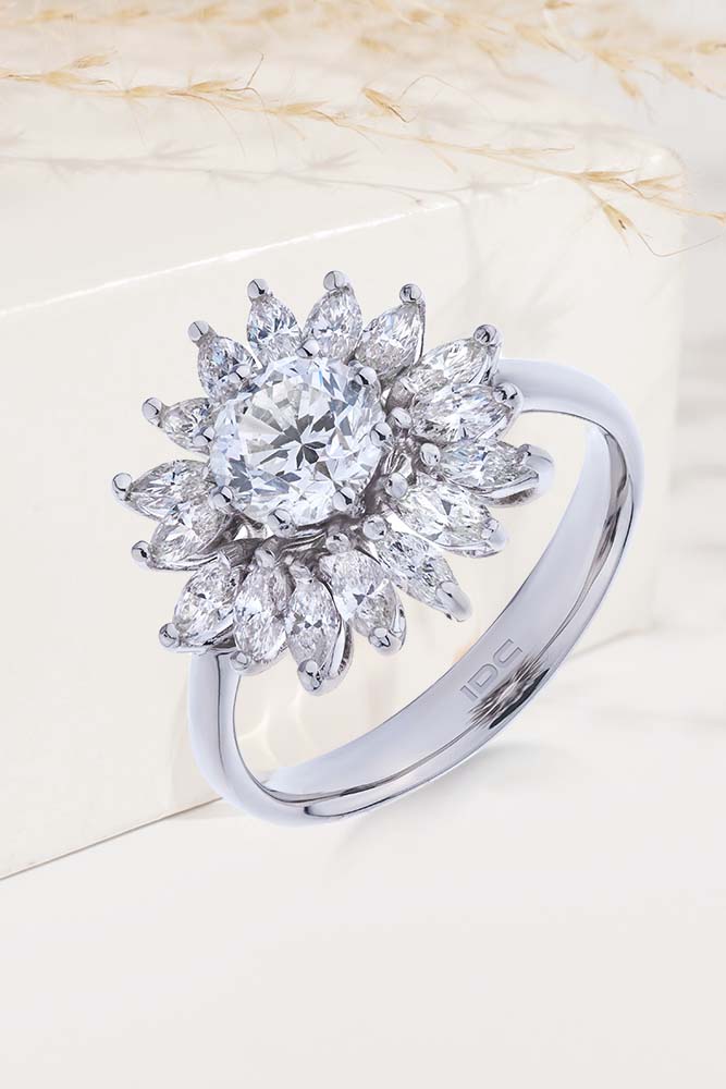 Verenički prsten sa okruglim dijamantom briljantnog reza