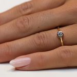 Dijamantski prsten sa bezel postavom