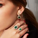 Dijamantski nakit sa dragim kamenjem u boji