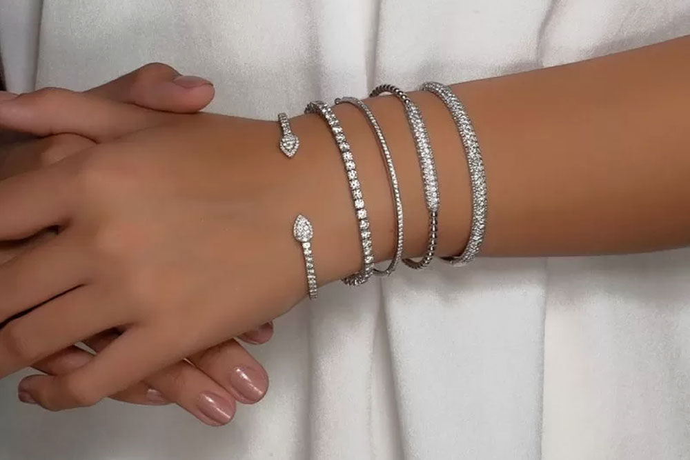 Bangle ili charm dijamantska narukvica?