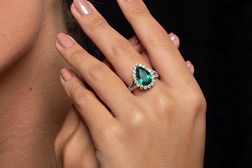 Zašto je smaragd omiljeni dragi kamen poznatih? – Priča o kamenu koji nosi moć i eleganciju